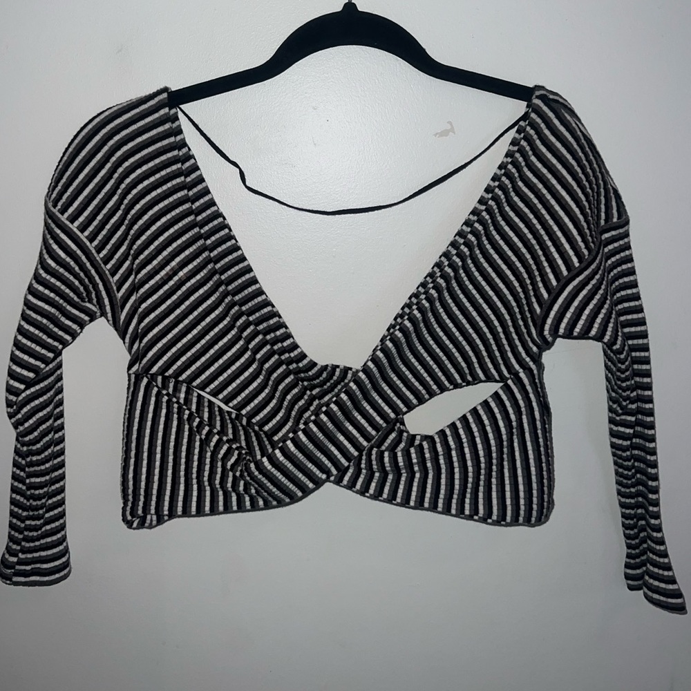 3/4 sleeve black and white striped crop top